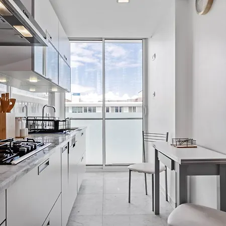 Seaside Serenity Apartment